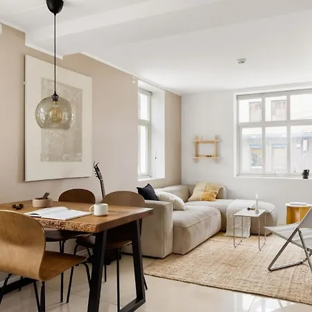 Sentral Leilighet, *