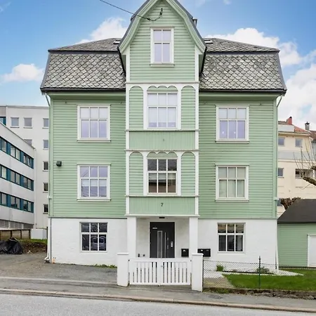 Sentral Leilighet, *