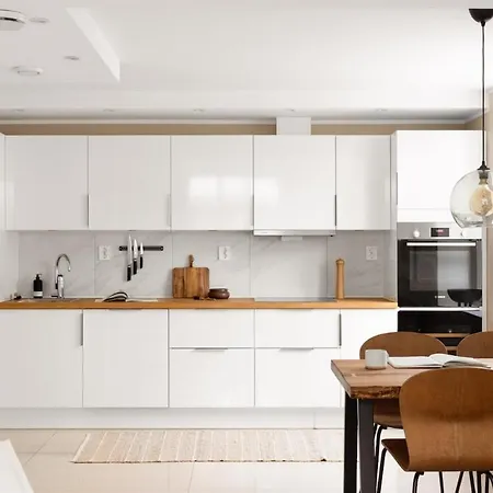 Sentral Leilighet, *