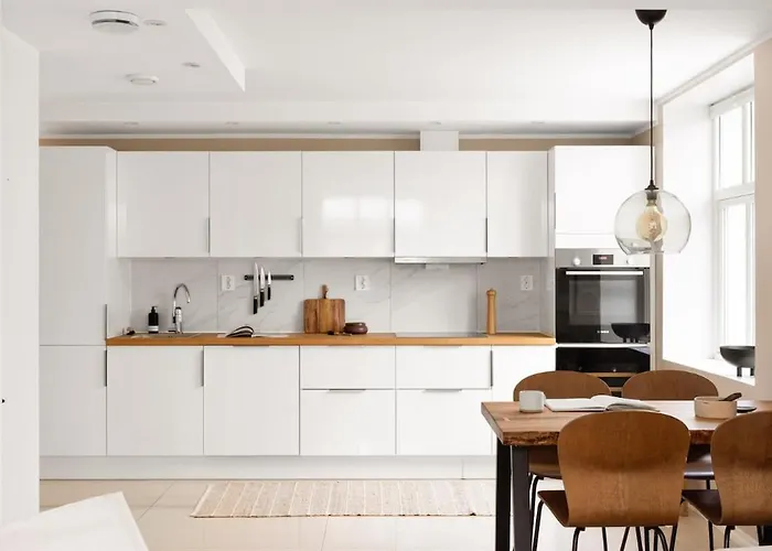 Sentral Leilighet, *